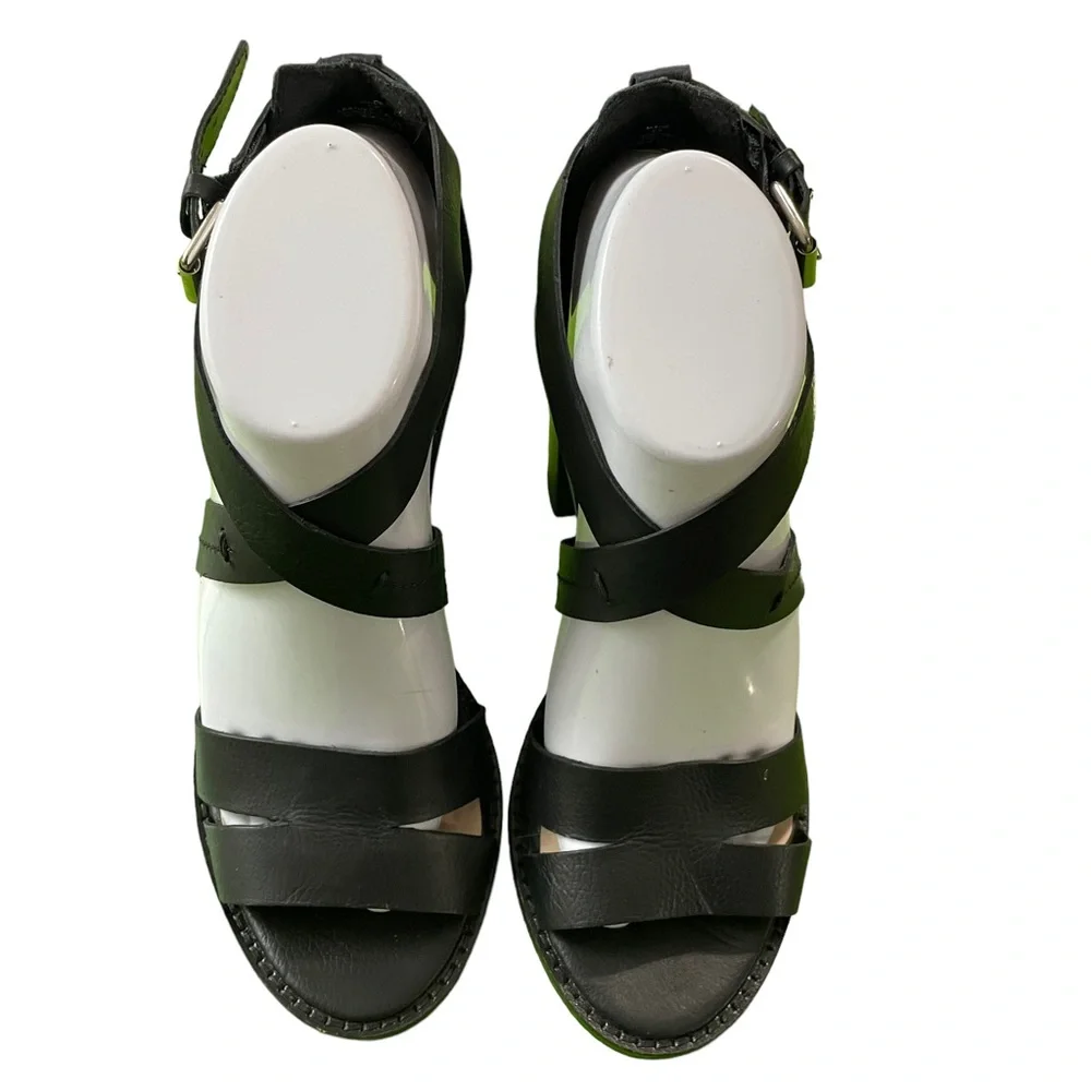 Tahari MADE heels Size 8.5